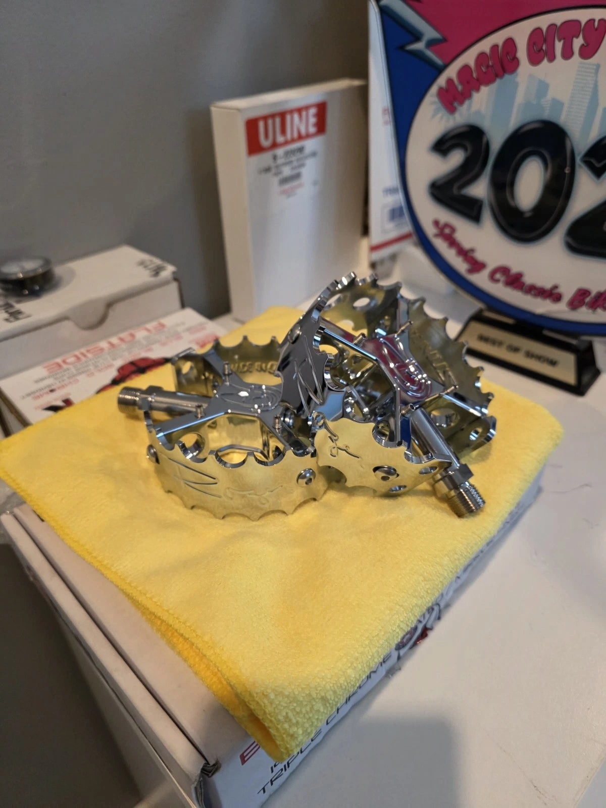 BULLSEYE 🎯 LIMITED EDITION "Roger" Chrome Pedals..VERY RARE‼️BMX GT HUTCH CW